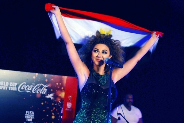 ميريام فارس ترفع علم مصر احتفالاً بالنسخة الأصلية لكأس العالم