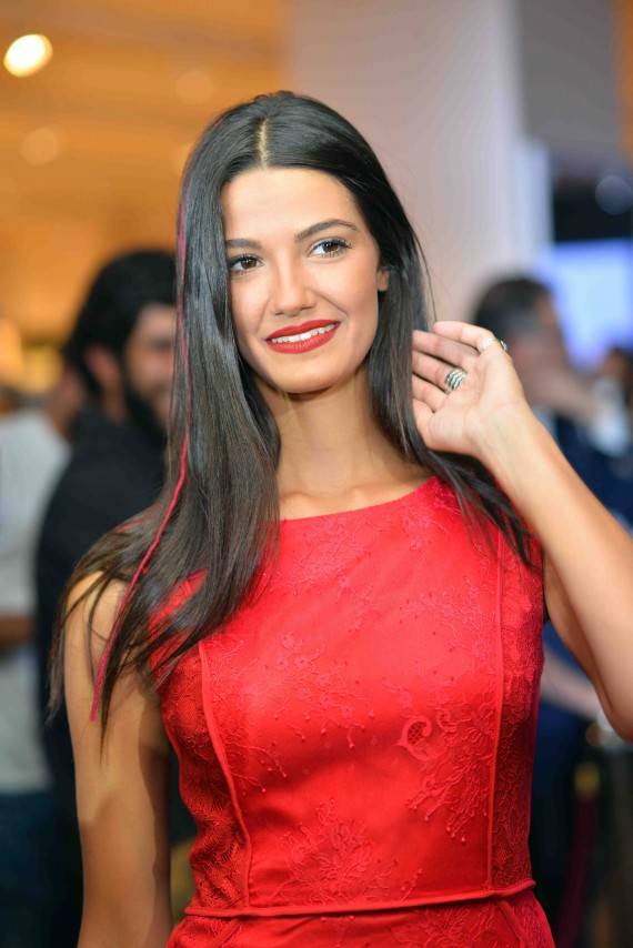 صورة صادمة لتارا عماد من دون مكياج.. ماذا عن حواجبها؟!