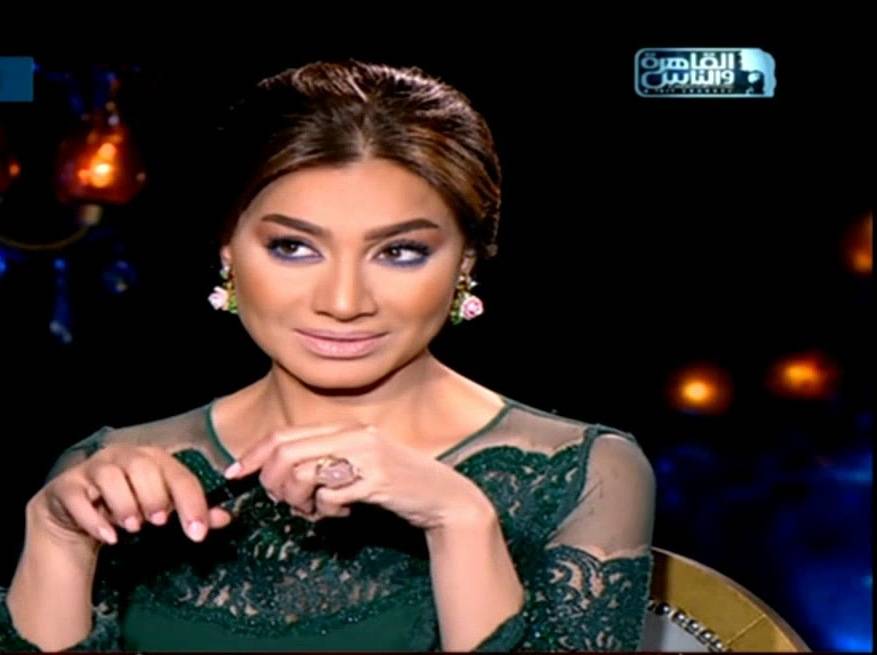 النجوم في برومو برنامج رمضاني: بكاء وانهيار وتهديدات وإلقاء أحذية