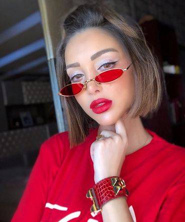 صور لبسمة بوسيل تحدث ضجة.. كوب غريب وهذا ما فعلته في المسبح!