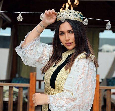 بالفيديو - الدكتورة خلود تخفي اذنيها باستمرار بسبب شكلهما الغريب.. شاهدوا لماذا تخجل بها