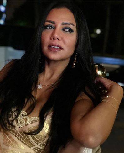 بالصور - رانيا يوسف بإطلالة مثيرة جديدة.. والجمهور يذكرها برمضان!