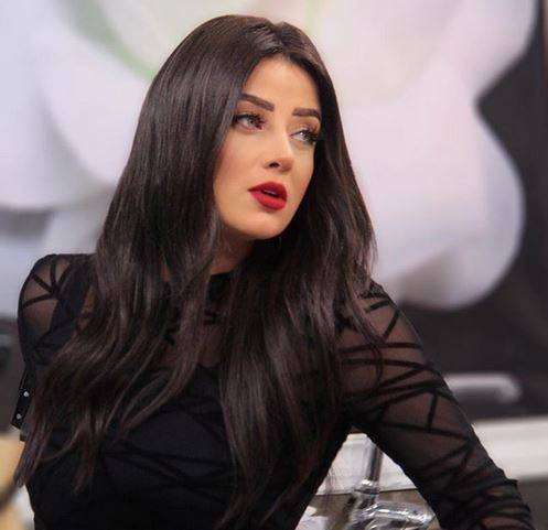 بالفيديو - رضوى الشربيني تفاجئ الجميع بشكلها من دون مكياج