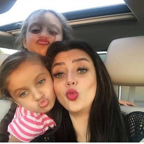 رضوى الشربيني تتعرض للانتقاد بسبب فيديو جريء مع ابنتها