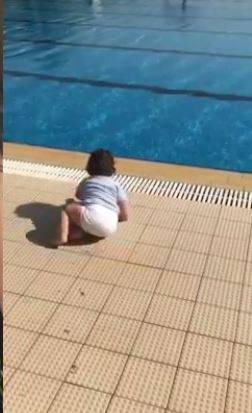 بالفيديو - هكذا انقذت سيرين عبد النور ابنها باللحظة الاخيرة قبل سقوطه في المسبح
