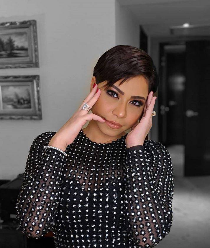 بالصورة - بعد أزمتها... شيرين تثير الجدل مجدداً بنحافتها الزائدة... هكذا بدت أصغر من عمرها