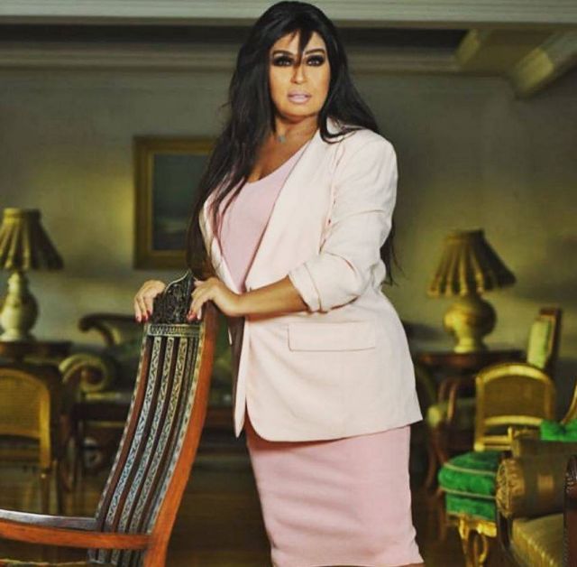 بالفيديو – فيفي عبده في أولى حلقات رامز جلال... لطم وشتائم ونواح