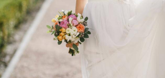 بالفيديو - عريس يضحي بليلة زفافه من أجل لعبة جوال... وآخر يسقط عن السطح