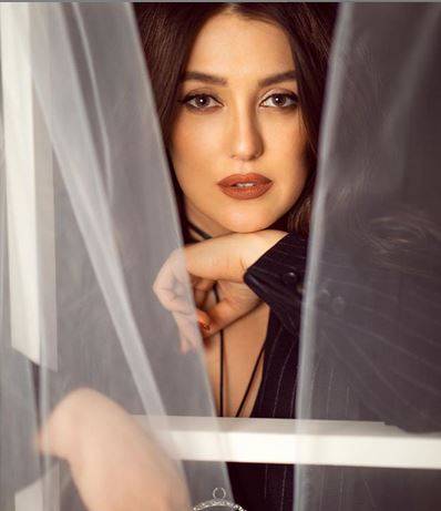 بالصور - كندة علوش تنعي أغلى مخلوق  لديها وهذا ما طلبته من الناس وأحدث ضجة