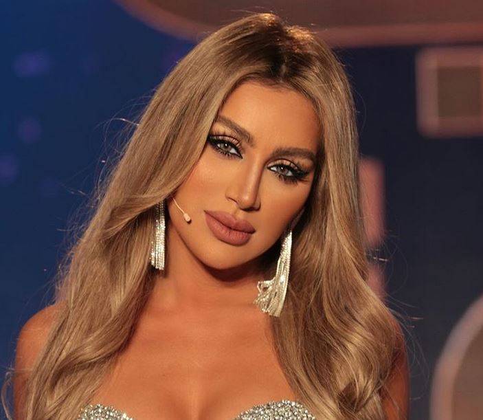 بالصورة - شاهدوا ما حدث لوجه مايا دياب في يوم إجازة خبيرة مكياجها