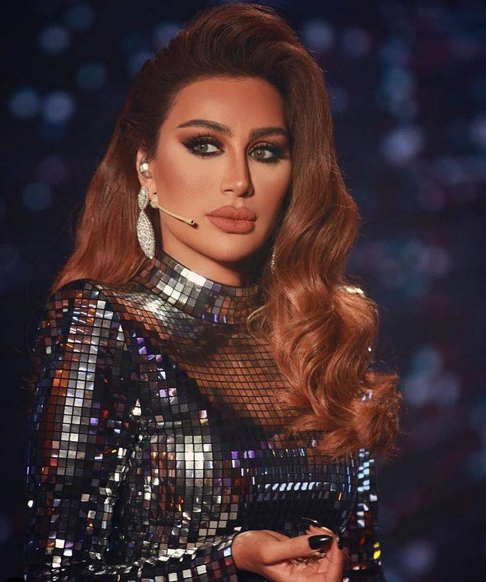 بالصورة – إطلالة مايا دياب تثير البلبلة... لهذا شبهت بالدجاجة ودعيت إلى مراعاة أجواء رمضان