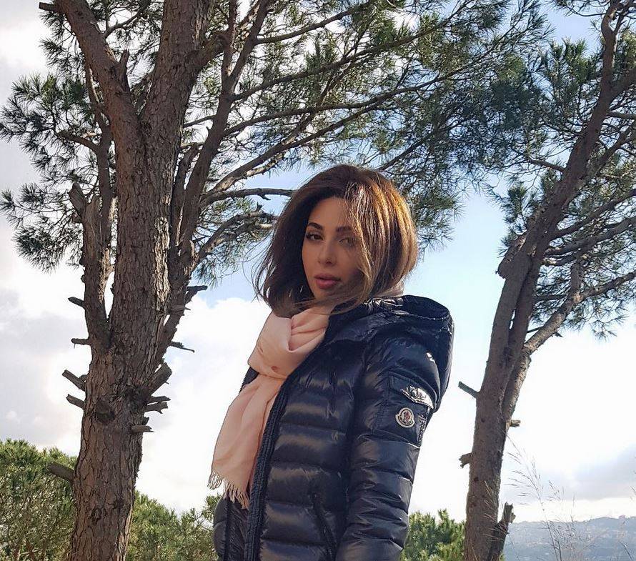 بالصورة – ميريام فارس تطلق صيحة المعطف الصيفي الرياضي... هكذا أدهشت الجميع