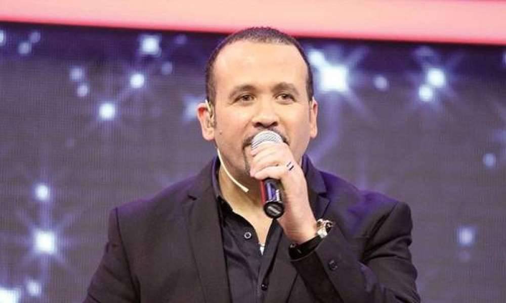 بهده الطريقة يتجاوز هشام عباس حزنه على والدته