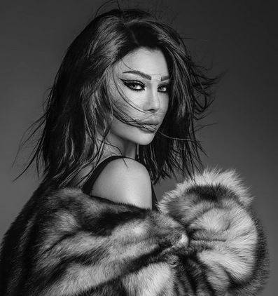 بالصور - هيفاء وهبي تفوز على جينيفر لوبيز بالفستان نفسه.. شاهديه