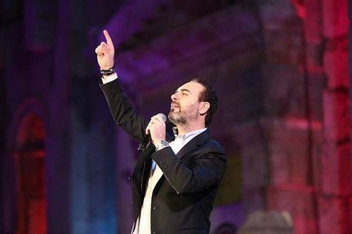 بالصور - هكذا احتفل وائل جسار بميلاد ابنه وزوجته تخطف الانظار بجمالها