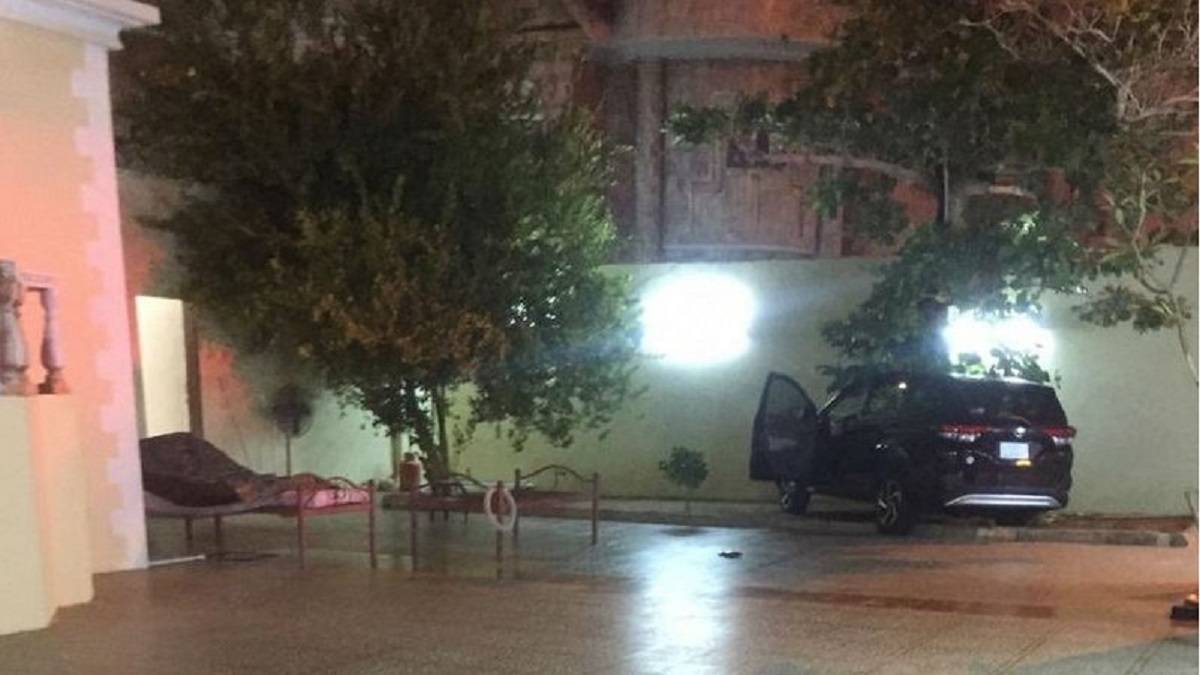 بالصور - سيدة سعودية تلقى حتفها دهساً بسيارة ابنتها