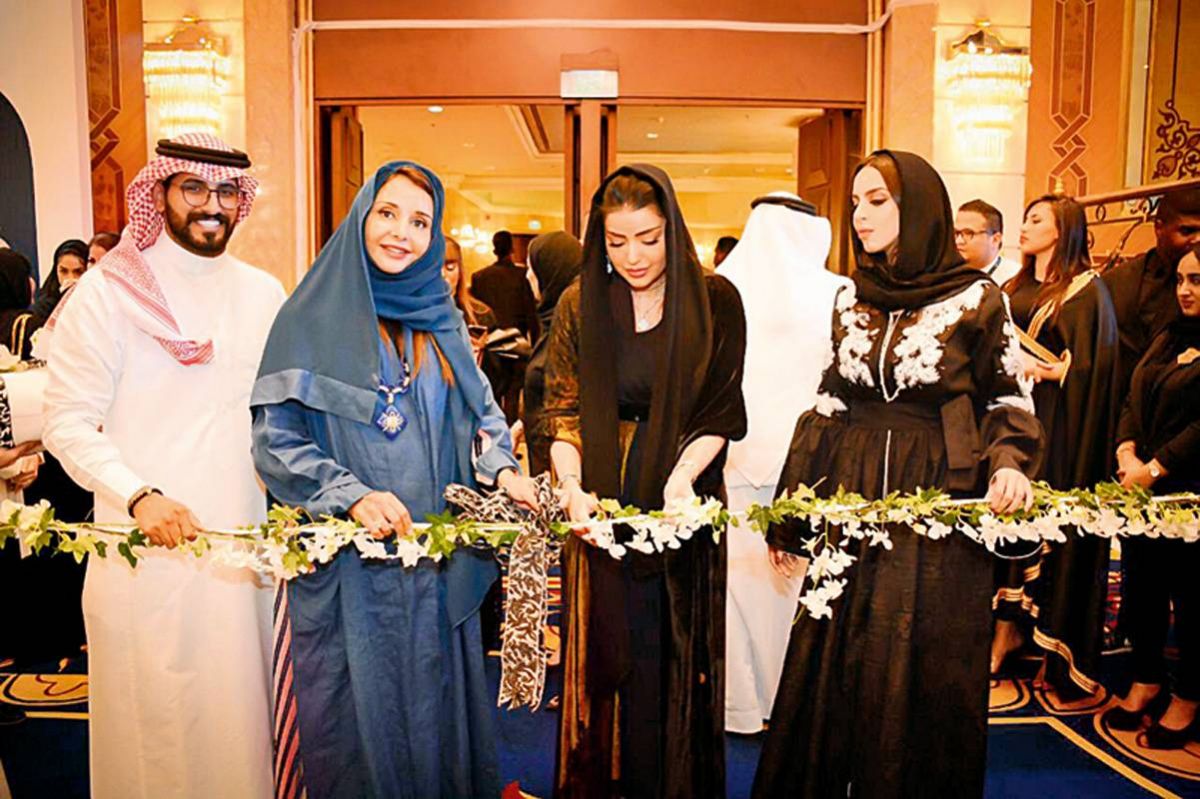 الأميرة لطيفة بنت سعد بن عبدالعزيز آل سعود
تفتتح معرض 