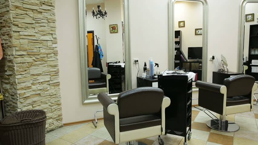 أصيبتا بالإيدز بسبب عملية تجميل رائجة جداً... إنتبهوا للأسباب