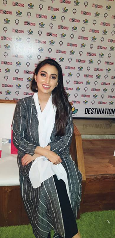 أصغر رائدة أعمال سعودية في منتدى دافوس العالمي
 إيمان عبد الشكور: 
بالثقة والإصرار والعلم وصلت إلى دافوس