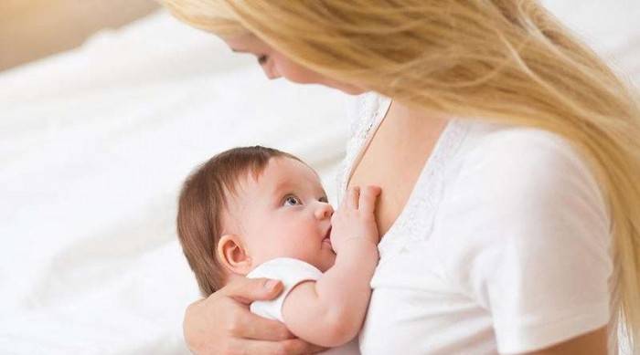 لهذه الأسباب لا تفطمي طفلك مع دخول شهر رمضان