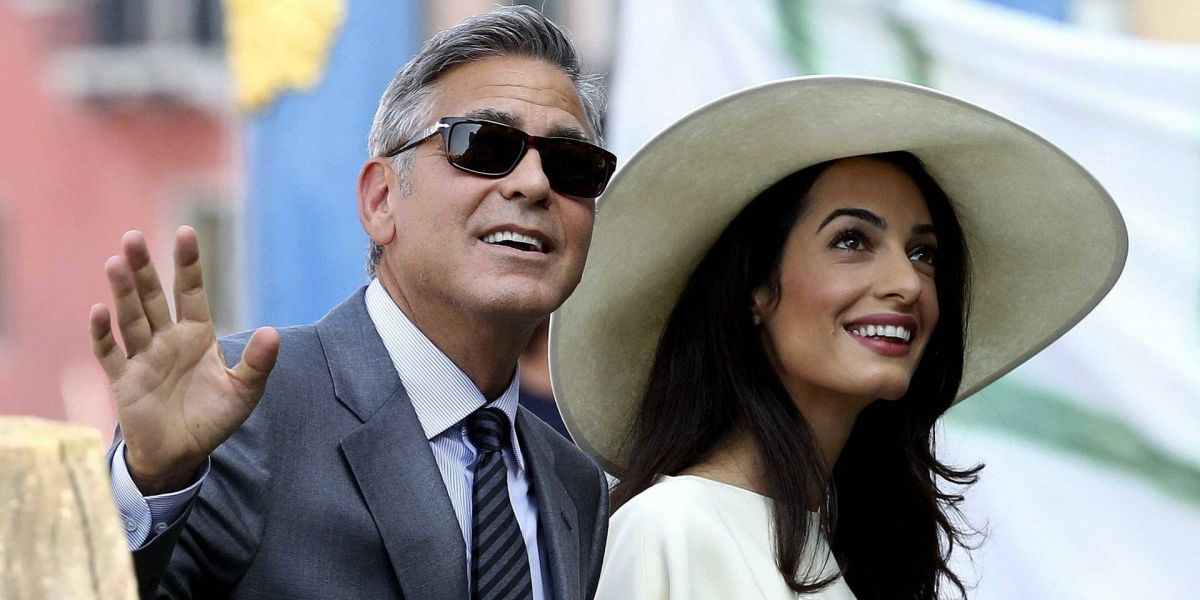 بالصورة - أمل علم الدين تبهر الجميع بالفستان الأبيض مع السترة... وهذا ثمنهما