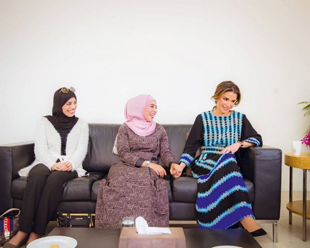 الملكة رانيا
تفتتح مركز زها الثقافي