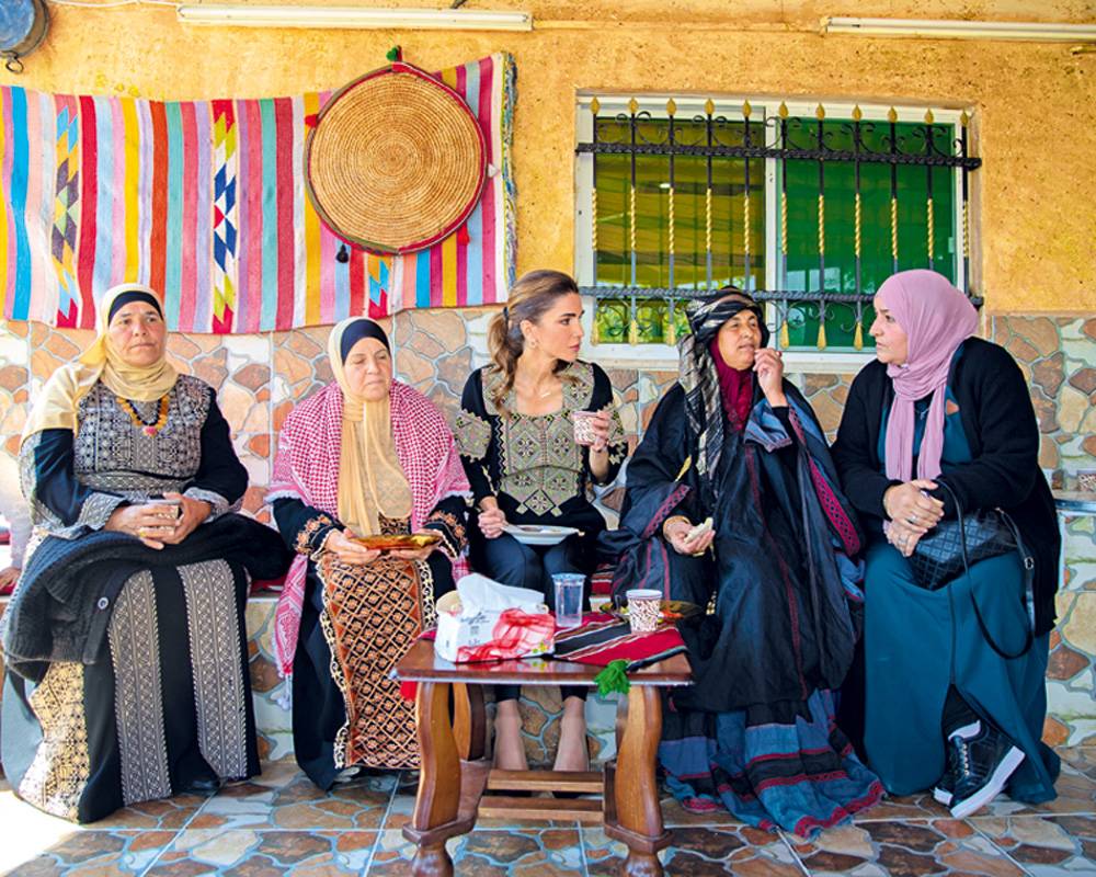 الملكة رانيا
في وادي شعيب للقاء صاحبات مشاريع صغيرة