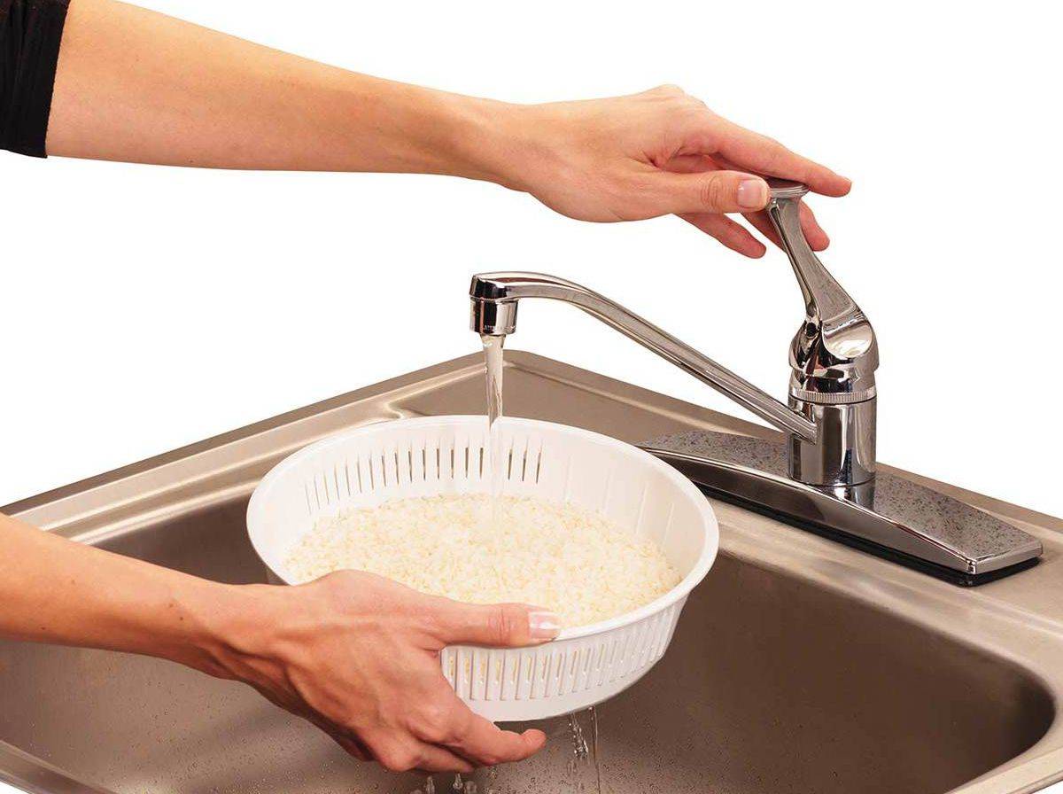 تحذير هام – حان الوقت لنتخلى عن طريقتنا في طهو الأرز... ما قصة هذه المادة القاتلة؟