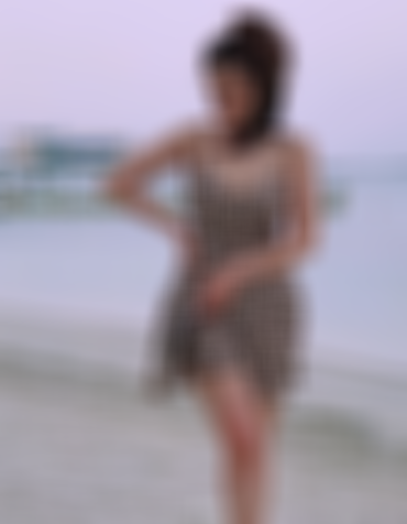 بالصور - نجمة سورية تثير الجدل بأكثر من إطلالة جريئة