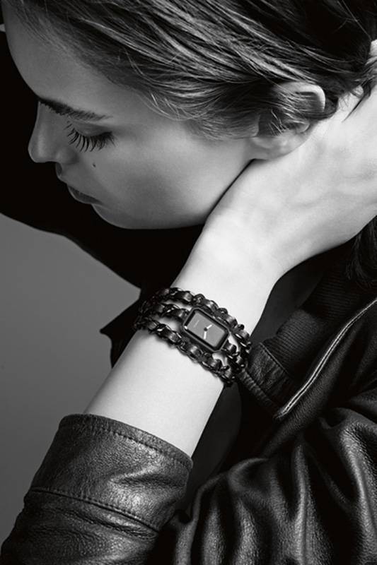 CHANEL 
PREMIERE WATCH
رقي الأسود في ساعة