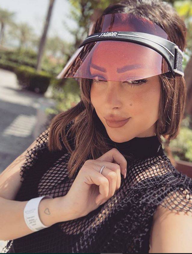 بالصورة - بسمة بوسيل تختبر طريقة مكياج جريئة جداً.... شاهدوا كيف غيّرت ملامحها