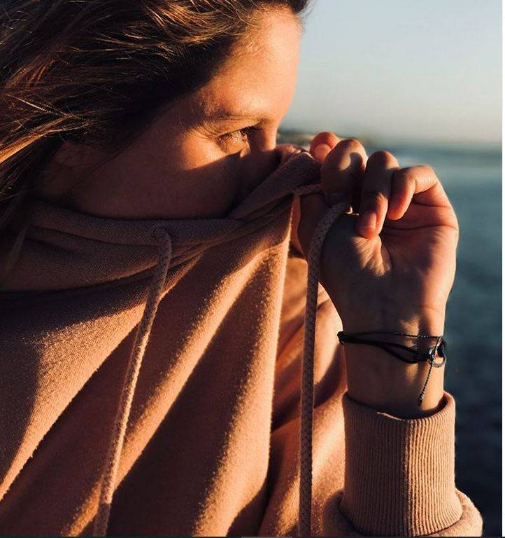 بالصور - إبنة فنان شهير مصابة بالسرطان وتقدّم نصائح جمالية للمريضات... شاهدوا قوّتها رغم المرض