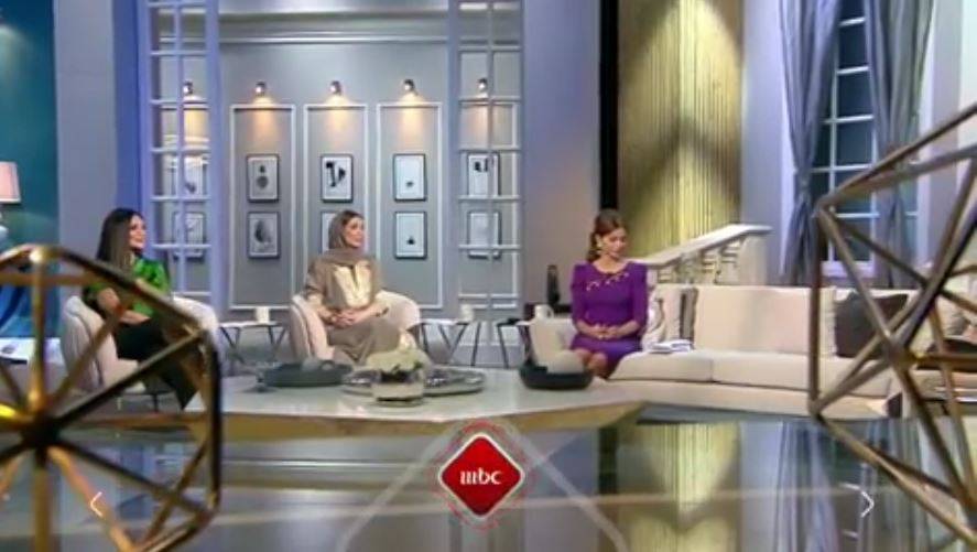 بالفيديو – مَن أراد ضرب مذيعة 