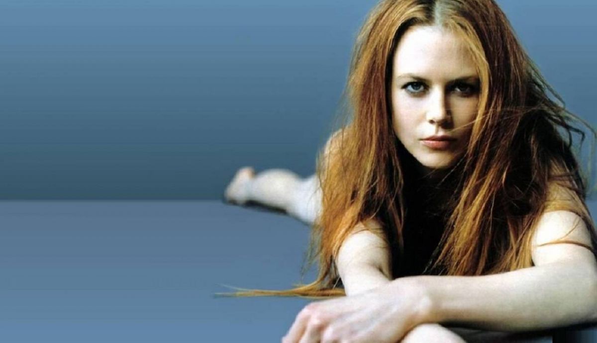 بالصور - نيكول كيدمان تطل بسترة مفتوحة بلا ملابس تحتها