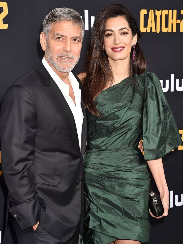 بعد شائعات طلاقهما – أمل كلوني تدهش الجميع بحضورها مع زوجها بإطلالة بهذا الثمن الباهظ