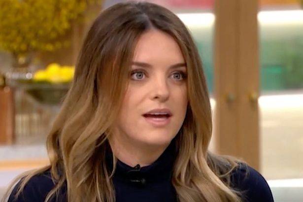 بسبب البوتوكس أصبحت شفتاها تلامسان أنفها... شاهدوا كيف تشوّه وجهها