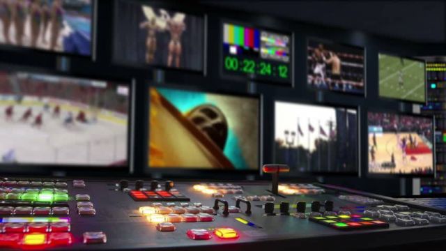 إعلامي شهير يكسر الصمت ويكشف تلقيه تهديدات بالقتل... توابيت ورصاص ونفايات