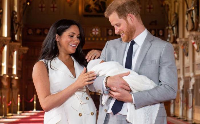 هجوم عنصري على طفل ميغان ماركل... مَن شبهه بالقرد ومن تحدث عن سواد بشرته؟