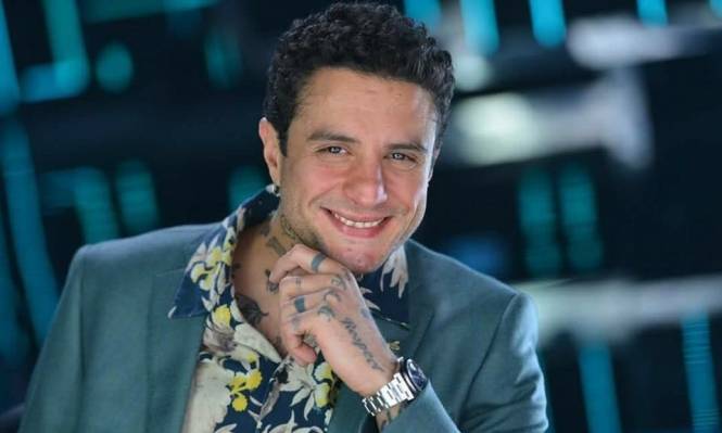 أحمد الفيشاوي ينشر صورة نادرة من طفولته.. من كان معه؟