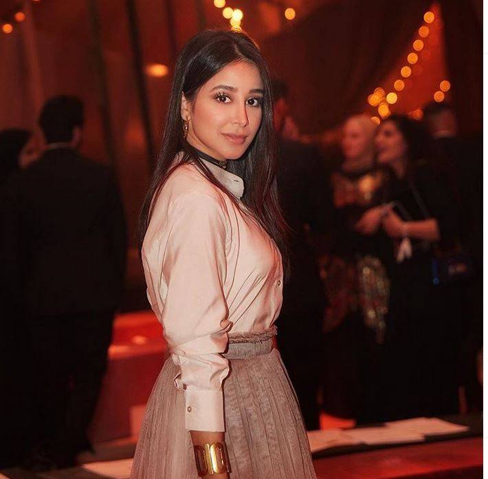 بالصورة – لماذا أشعلت حقيبة أسيل عمران المواقع؟ شاهدوا شكلها وهذا ثمنها