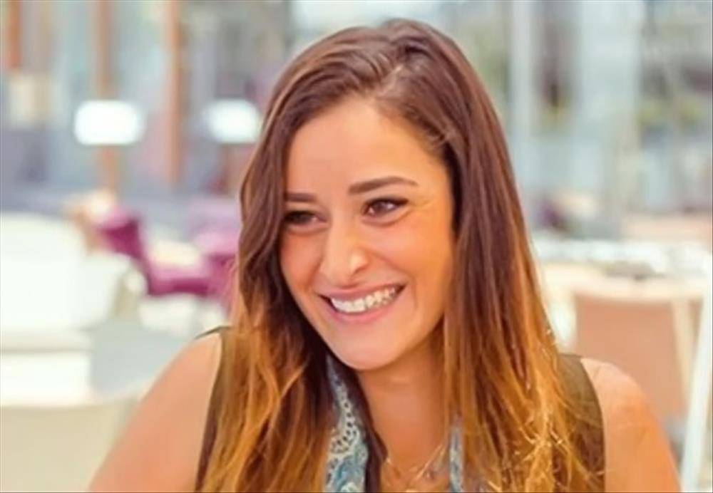 موقف محرج لأمينة خليل على الهواء... ماذا حدث؟