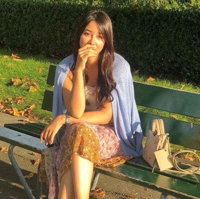 بالصورة – شاهدي كيف ارتدت أسيل عمران الجامبسوت الكاشف... هذا ما فعلته به