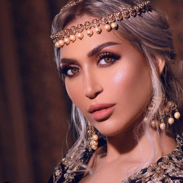 بالفيديو– والدة الدكتورة خلود تشعل المواقع برقصها... شاهدوا مرحها وخفة حركاتها