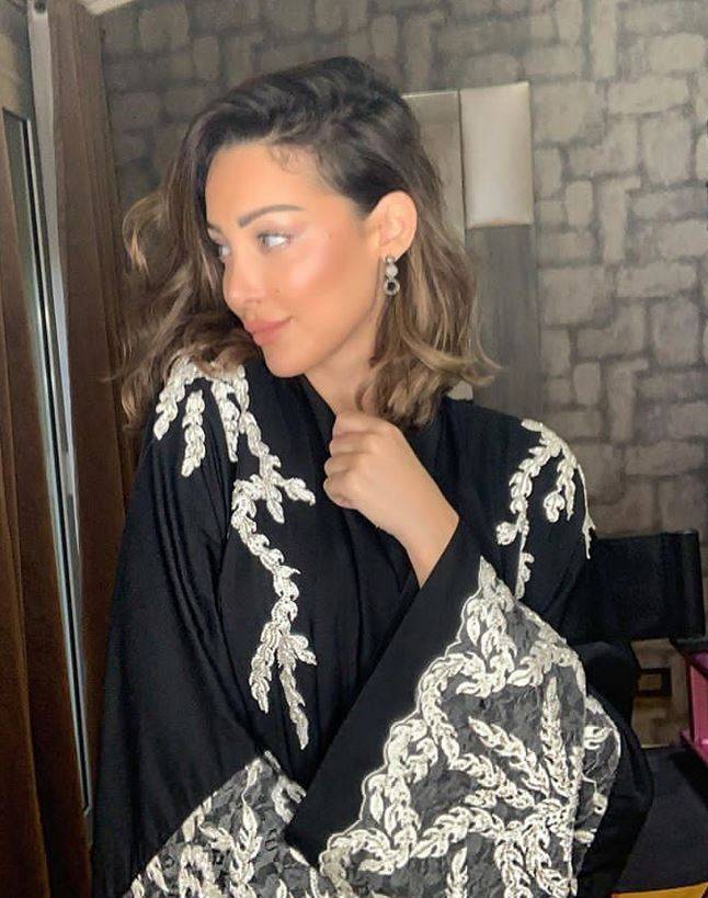 بالصور- ما قصة فستان بسمة بوسيل الأسود الذي خطف كل الأنظار؟ شاهدوه