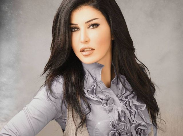 بالفيديو - جومانا مراد تكشف حقيقة اعتناقها الإسلام ومعاناتها قبل الحمل