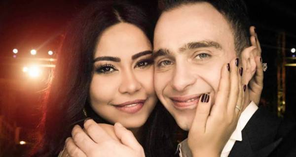 بالفيديو - زوج شيرين يبكي علناً خوفاً من أن تهجره