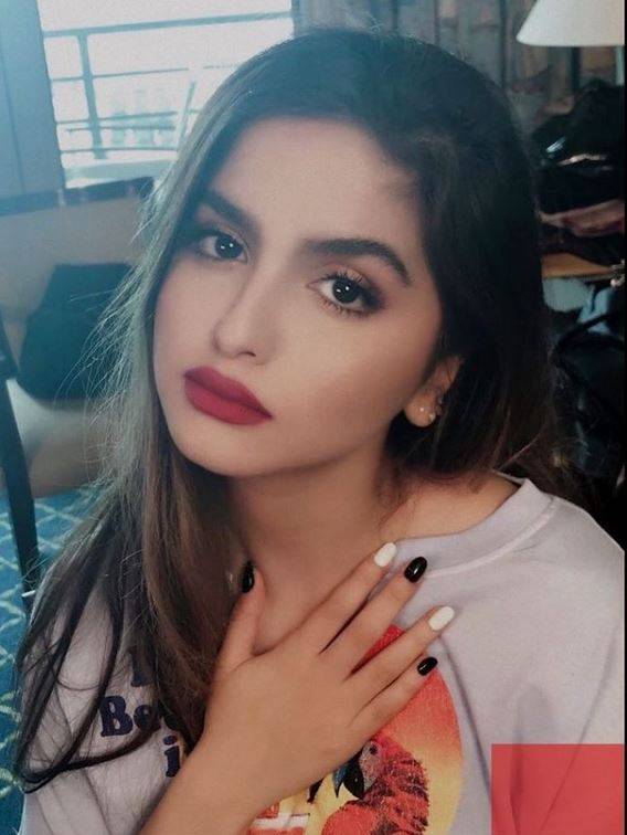 بالصور - حلا الترك بإطلالة صادمة بالعباءة... هل كبرت بسرعة؟