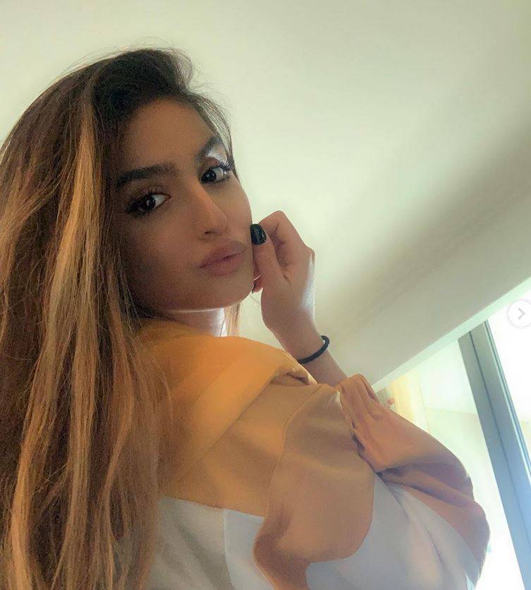 بالفيديو – حلا الترك تسخر بقوة من كل الانتقدات التي طالتها وضحك هستيري... شاهدوها