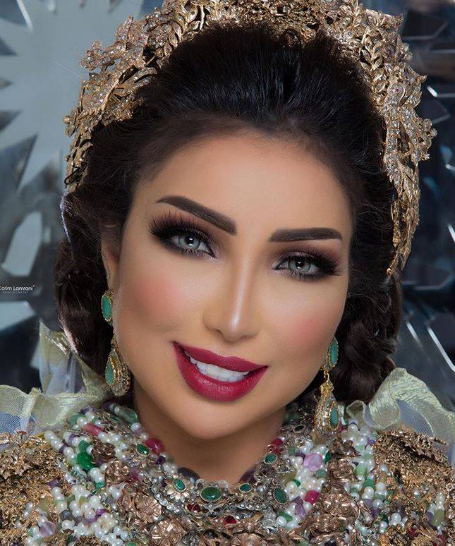 بالصور – دنيا بطمة بفستان الزفاف مجدداً... تصميم تقليدي يخطف الأنظار