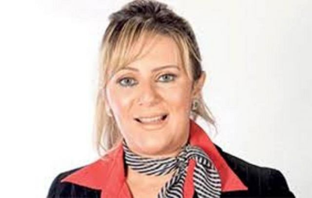 رانيا محمود ياسين تتذكر والدها بصور بالأبيض والأسود.. ماذا قالت؟